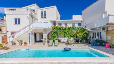Bazen u objektu Apartman Barbara 2 by Villas Guide ili u blizini