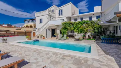Bazen u objektu Apartman Barbara 3 by Villas Guide ili u blizini