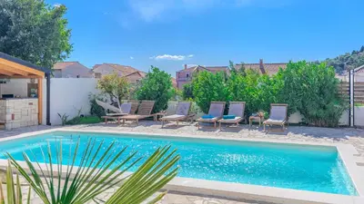 Bazen u objektu Apartman Barbara 4 by Villas Guide ili u blizini