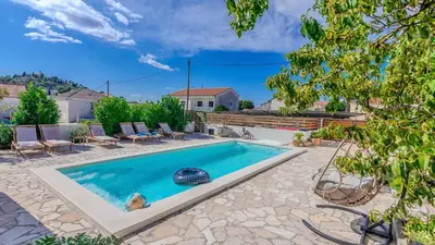 Bazen u objektu Apartman Barbara 4 by Villas Guide ili u blizini