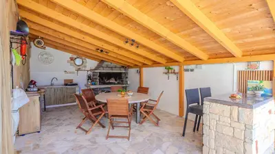 Kuhinja ili čajna kuhinja u objektu Apartman Barbara 4 by Villas Guide