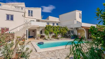 Bazen u objektu Apartman Barbara 5 by Villas Guide ili u blizini
