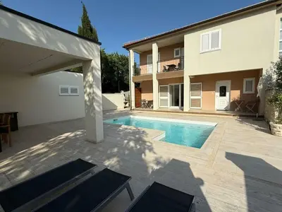 Bazen u objektu Holiday home in Murter with swimming pool ili u blizini