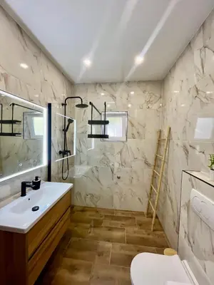 Kupaonica u objektu Apartments TOJO