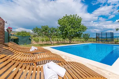 Bazen u objektu Adria Šibenik ili u blizini