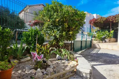 Vrt u objektu Apartments with parking space Grebastica - Sibenik - 24821