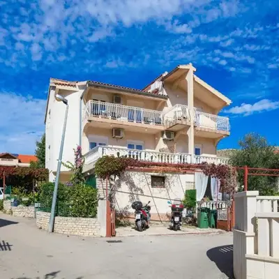 Apartments with parking space Grebastica - Sibenik - 24821