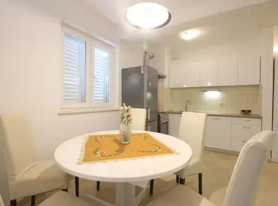 Kuhinja ili čajna kuhinja u objektu Srima To Relax Apartment