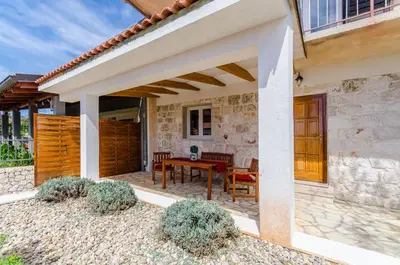 Zgrada u kojoj se nalazi apartman