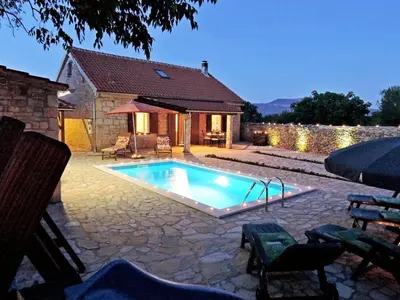 Bazen u objektu Villa Rural wellness ili u blizini