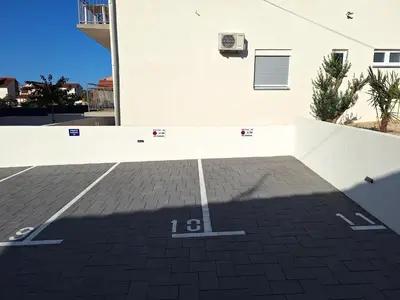 Tereni za tenis i/ili skvoš u sklopu objekta Andigo Seaview Apartment Vodice ili u blizini