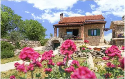 Vrt u objektu 2 Bedroom Stunning Home In Konjevrate