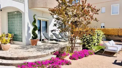 Vrt u objektu Luxury Seafront Villa, Sibenik