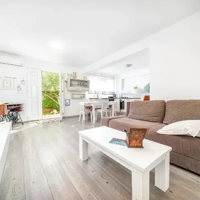 Charming Garden Apartment Kate