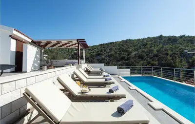 Bazen u objektu Gorgeous Home In Kalebova Luka ili u blizini