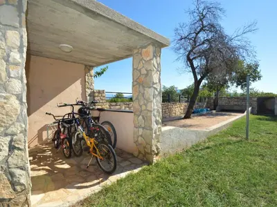 Vožnja biciklom pokraj objekta Holiday Home Marija by Interhome ili u blizini