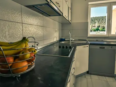 Kuhinja ili čajna kuhinja u objektu Holiday Home Julija by Interhome