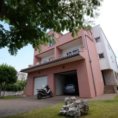 Apartments Leonarda