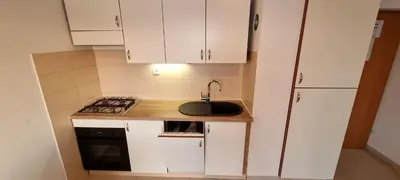 Kuhinja ili čajna kuhinja u objektu Beach Apartments Maris Ljoljinica