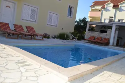 Bazen u objektu Apartment Tihomir ili u blizini