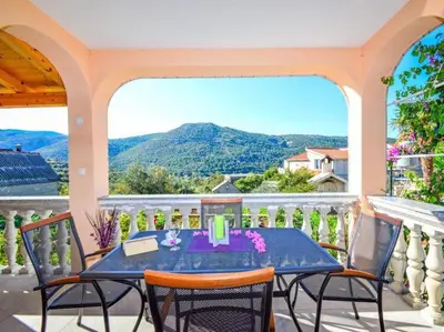 Pogled na planine ili pogled na planine iz apartmana