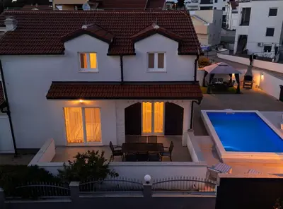 Bazen u objektu Holiday Home Sea ili u blizini