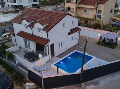 Bazen u objektu Holiday Home Sea ili u blizini