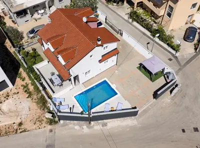 Bazen u objektu Holiday Home Sea ili u blizini