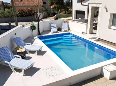 Bazen u objektu Holiday Home Sea ili u blizini