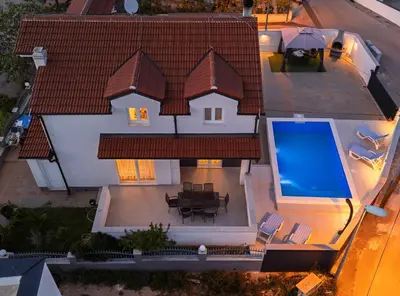 Bazen u objektu Holiday Home Sea ili u blizini