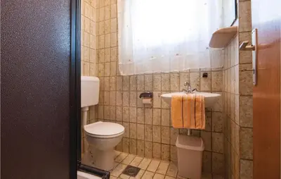 Kupaonica u objektu Holiday Home Dolac With Sea View 06