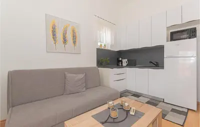 Kuhinja ili čajna kuhinja u objektu Apartment Vodice With Sea View 12