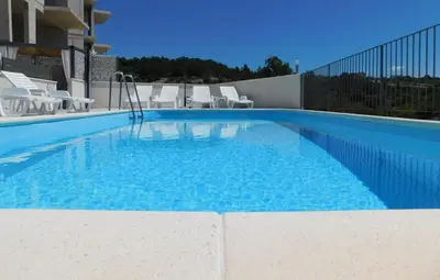 Bazen u objektu Apartments HULJEV ili u blizini