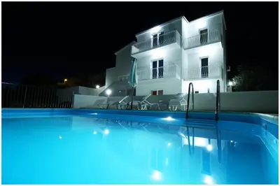 Bazen u objektu Apartments HULJEV ili u blizini