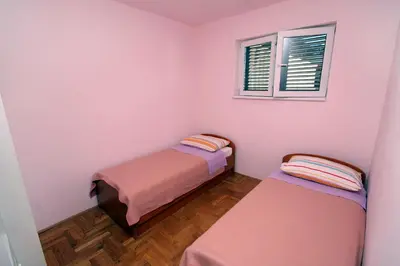 Krevet ili kreveti u jedinici u objektu Apartments by the sea Bilo, Primosten - 4806