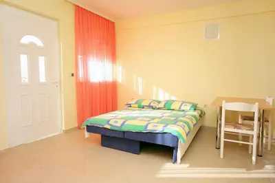 Krevet ili kreveti u jedinici u objektu Apartments by the sea Bilo, Primosten - 4806