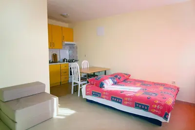 Krevet ili kreveti u jedinici u objektu Apartments by the sea Bilo, Primosten - 4806