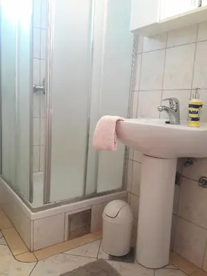 Kupaonica u objektu Apartment Grebastica 4882e