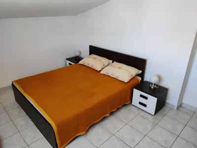 Krevet ili kreveti u jedinici u objektu Apartments by the sea Tisno - Murter - 5141