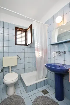 Kupaonica u objektu Apartment Pirovac 6447a