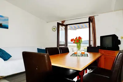 TV i/ili zabavni centar u objektu Apartment Pirovac 6447c