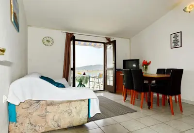 TV i/ili zabavni centar u objektu Apartment Pirovac 6447c