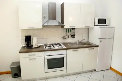 Kuhinja ili čajna kuhinja u objektu Family friendly seaside apartments Vodice - 928