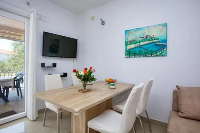 TV i/ili zabavni centar u objektu Apartments by the sea Zaboric, Sibenik - 469