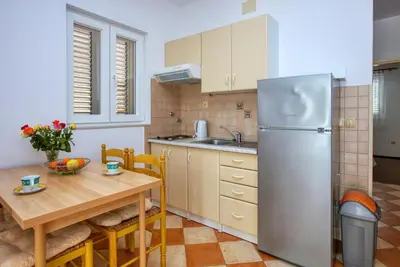 Kuhinja ili čajna kuhinja u objektu Apartments by the sea Zaboric, Sibenik - 469