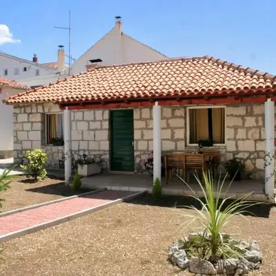 Apartments by the sea Brodarica