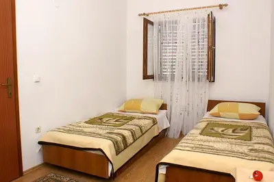 Krevet ili kreveti u jedinici u objektu Apartments with parking space Rogoznica - 4218