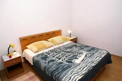 Krevet ili kreveti u jedinici u objektu Apartments with parking space Rogoznica - 4218