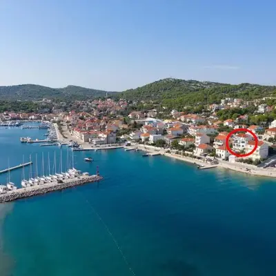 Apartments by the sea Jezera