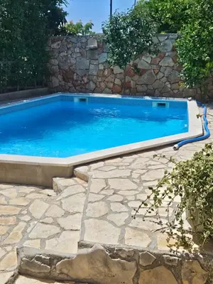Bazen u objektu Apartments Aurora ili u blizini